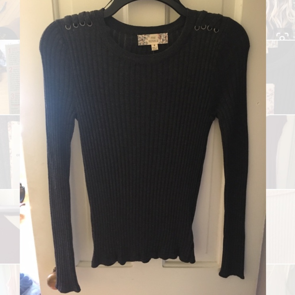 Crew neck black sweater!